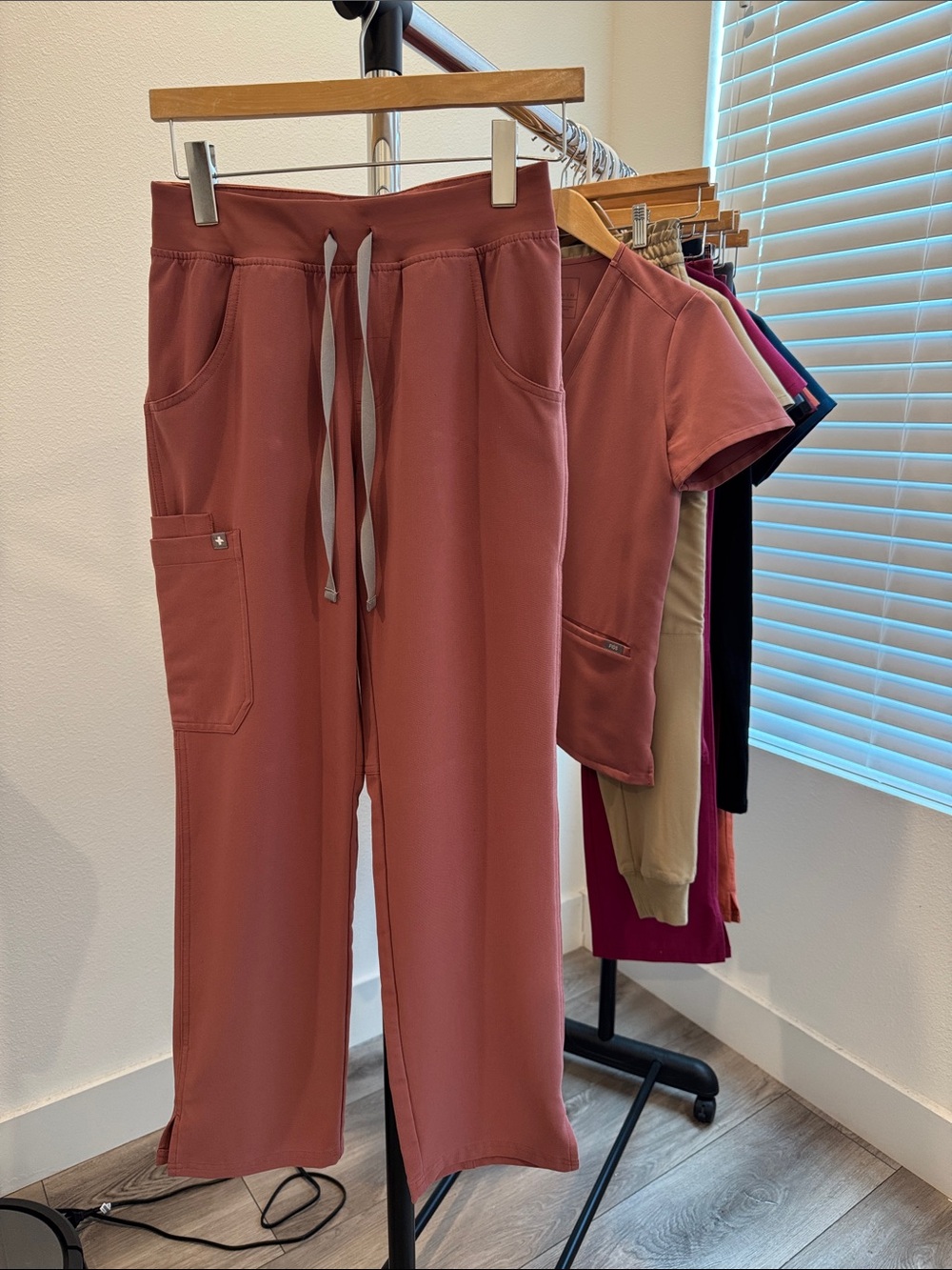 Figs Scrubs Women scrubs in Mauve size XS